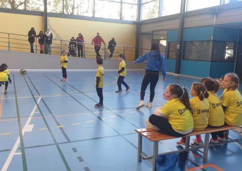 Inici de trobades de minibàsquet i minivolei
